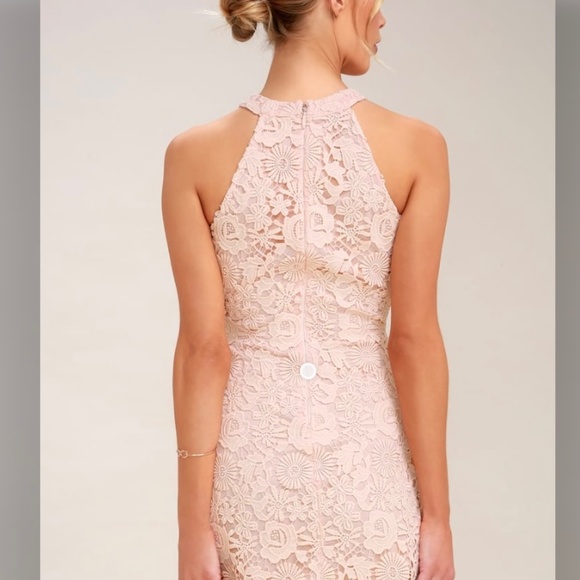 Lulus lace halter dress Pink Blush Size Medium BARBIE VIBE - Picture 2 of 4